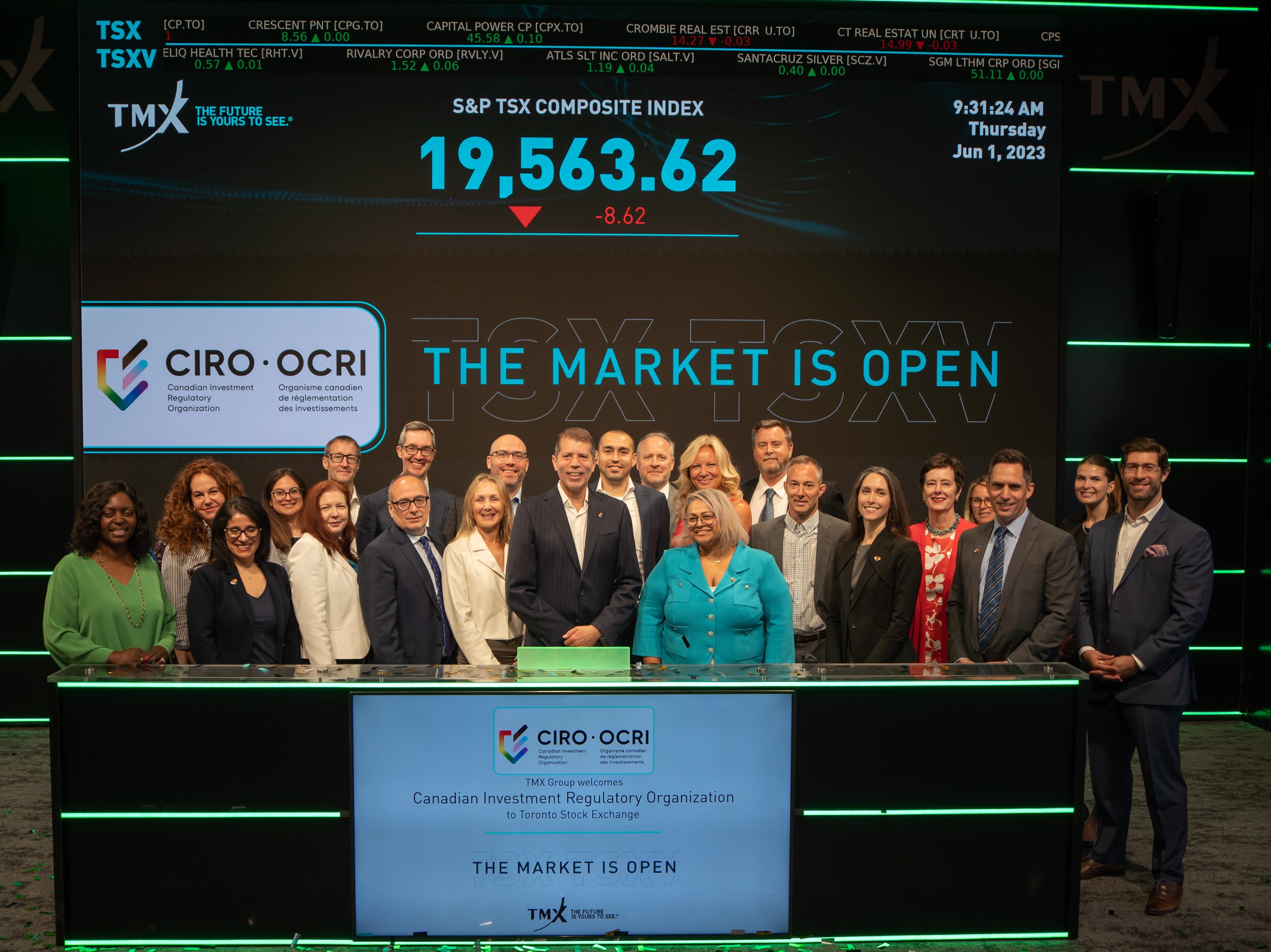 Membres de la direction de l’OCRI à la Bourse de Toronto, à l’ouverture des marchés le 1ᵉʳ juin 2023